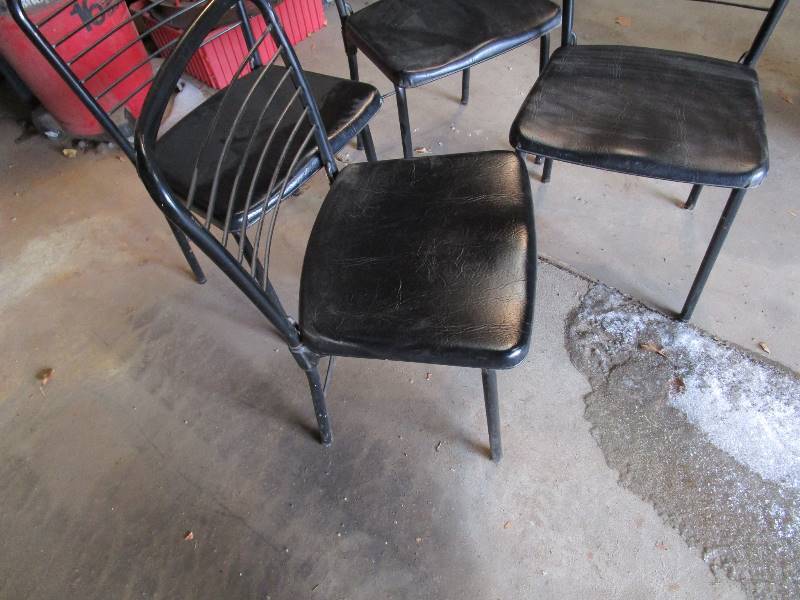 lot 42 image: (4) Metal Folding Chairs