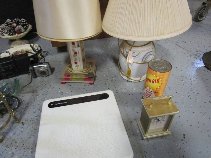 lot 57 image: Coax Cable, Digital Camera & Home Decor