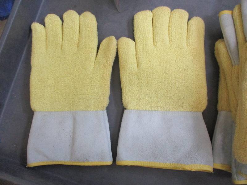 Hot Material Gloves