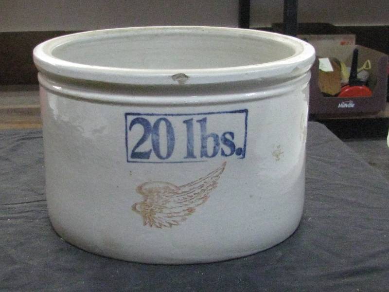 lot 1 image: Red Wing 20lb Butter Crock with Large Wing