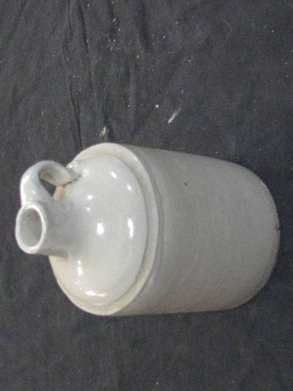 lot 2 image: Red Wing Minnesota Stoneware 1qt Shoulder Jug