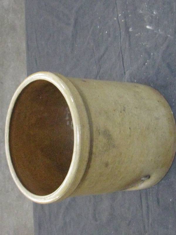 lot 3 image: Red Wing 1gl Bottom Signed Salt Glaze Crock