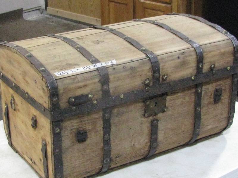lot 11 image: Wood Steamer Trunk