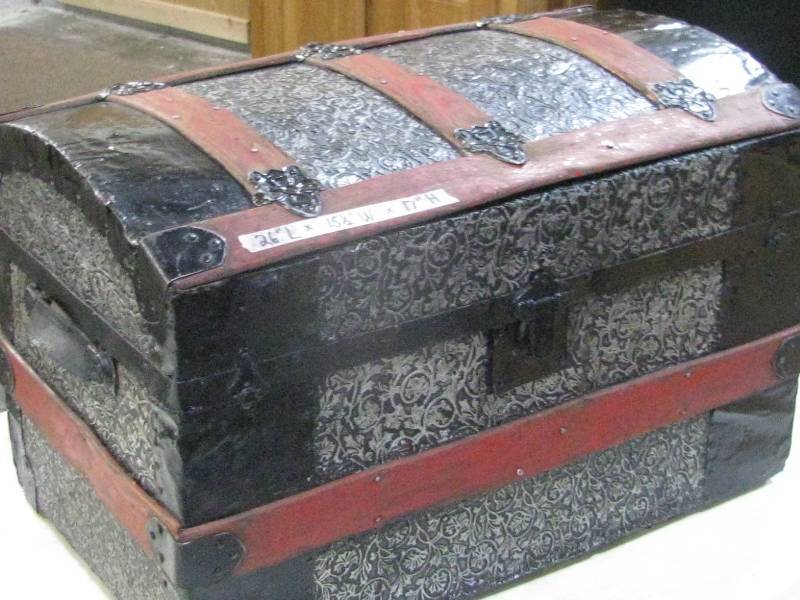 lot 12 image: Hump Back Steamer Trunck