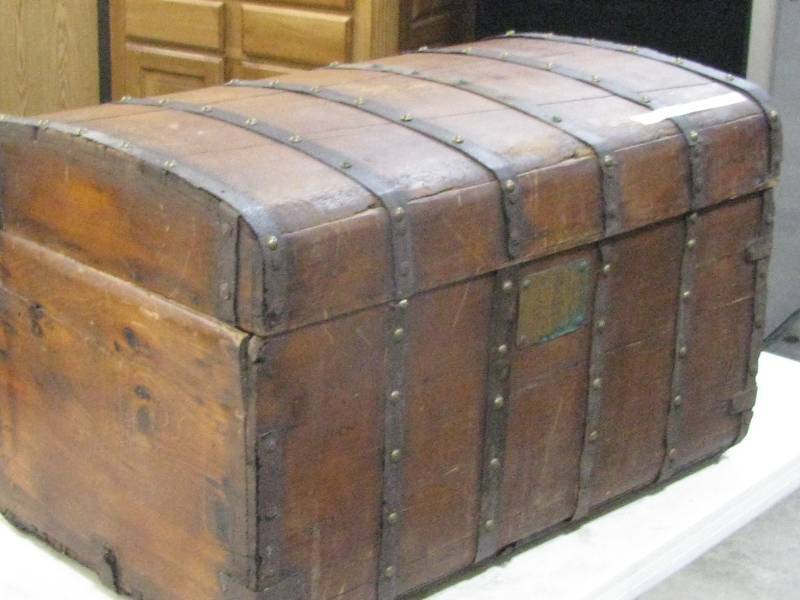 lot 14 image: Wood Steamer Trunk