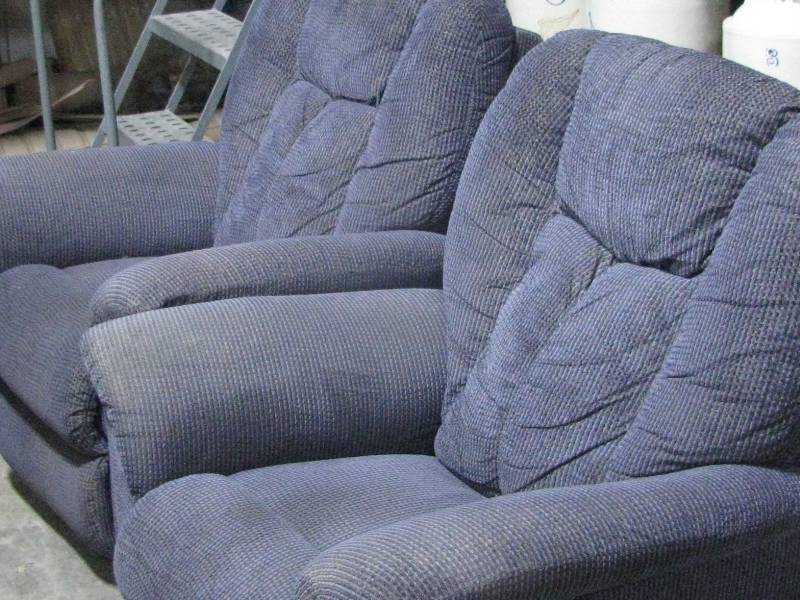 lot 25 image: Lazy Boy Recliners