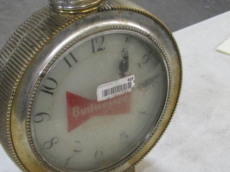lot 40 image: Budweiser Hanging Light