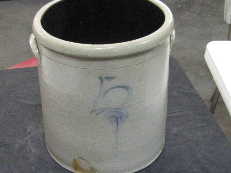 lot 41 image: Red Wing Minnesota Stoneware 5gl Salt glaze Crock wTarget Design