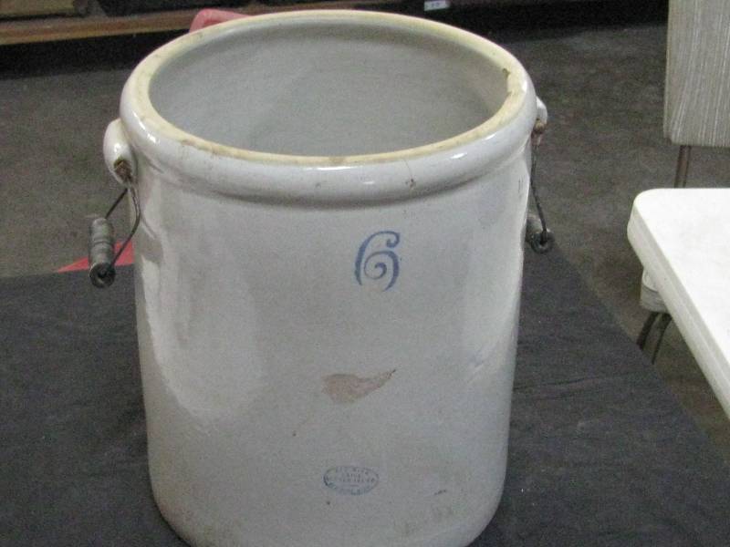 lot 42 image: Red Wing Union Stoneware 6gl crock