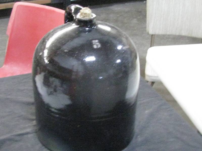 lot 43 image: Slip Glaze 5gl Beehive Crock Jug