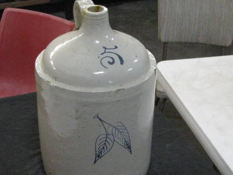 lot 46 image: Red Wing Minnesota Stoneware 5gl Birch Leaf Shoulder Jug