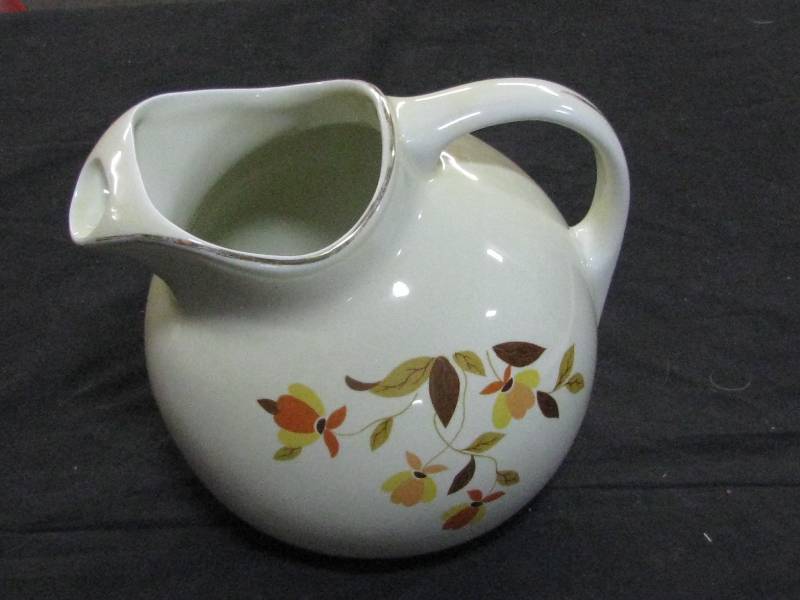 lot 60 image: Jewel Tea Autumn Leaf