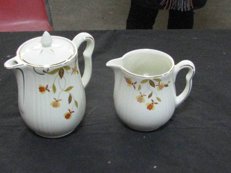 lot 63 image: Jewel Tea Autumn Leaf Coffee Pot