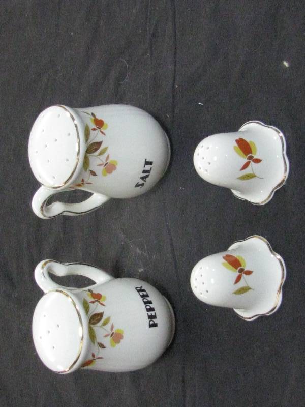 lot 64 image: Jewel Tea Autumn Leaf SaltPepper Sets