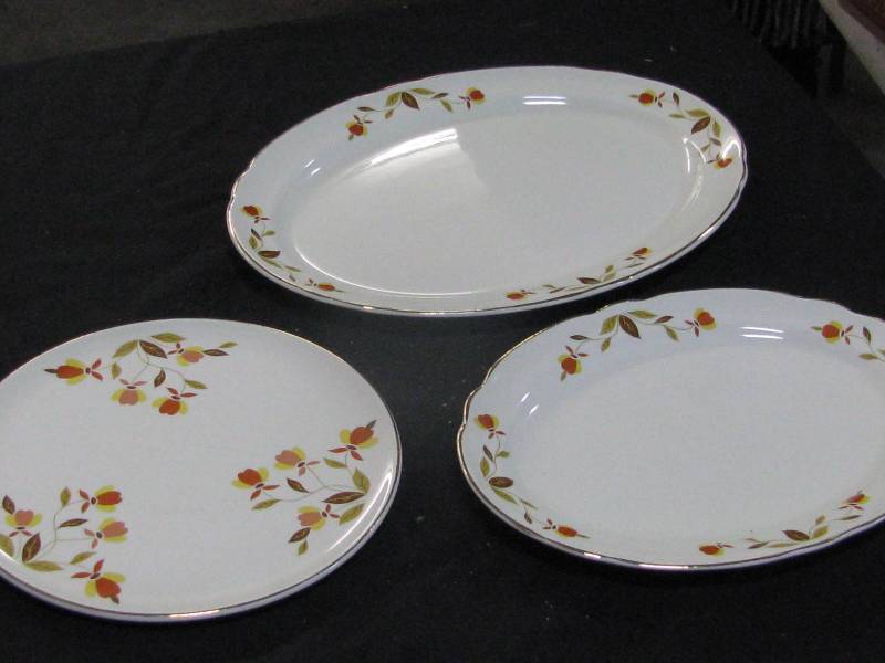 lot 65 image: Jewel Tea Autumn Leaf Platters