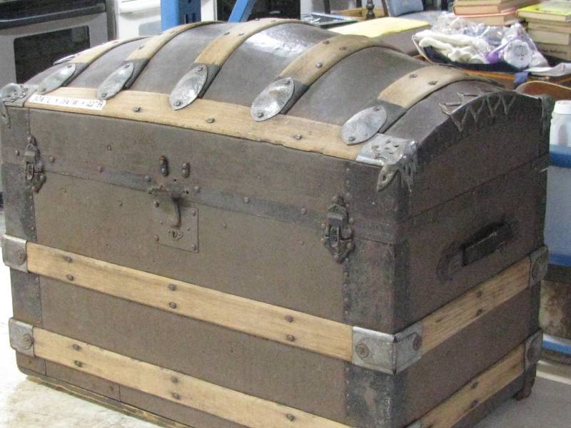lot 76 image: Hump Back Steamer Trunk