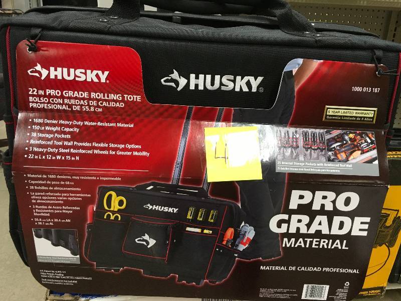 Husky 22 in. Pro Grade Rolling Tote, Black not used