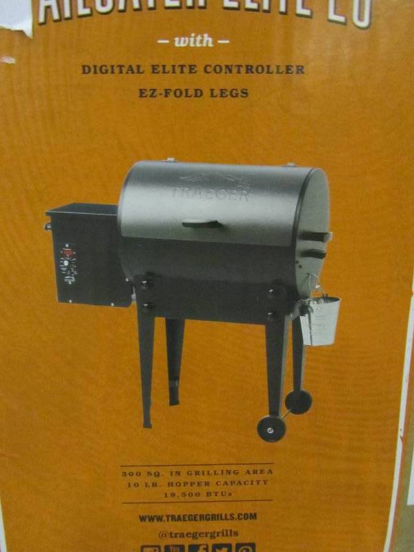 lot 84 image: Traeger Tailgater Elite 20 Wood Fired Grill in Silver Vien