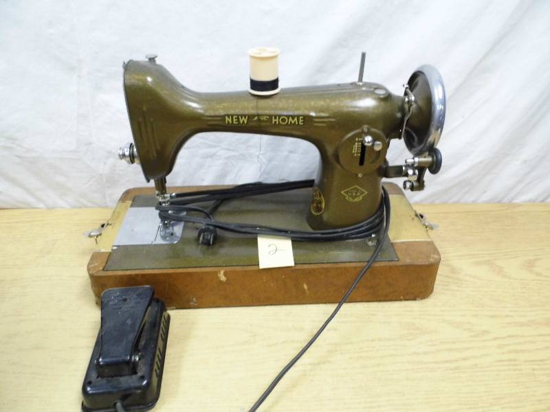 lot 2 image: New Home Sewing Machine