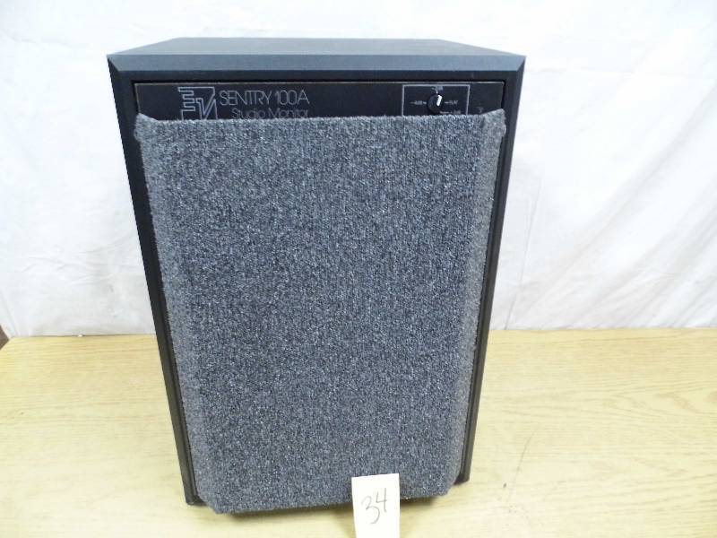 lot 34 image: Speaker
