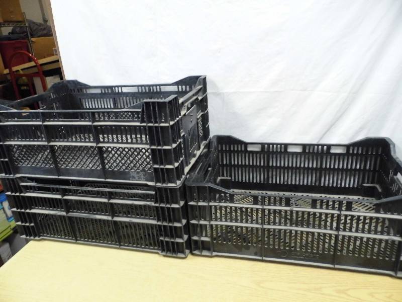 lot 81 image: 3 Stackable Trays