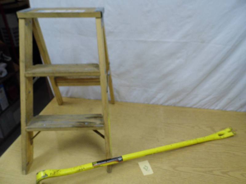 lot 83 image: Step Ladder - Stanley Wrecking Bar