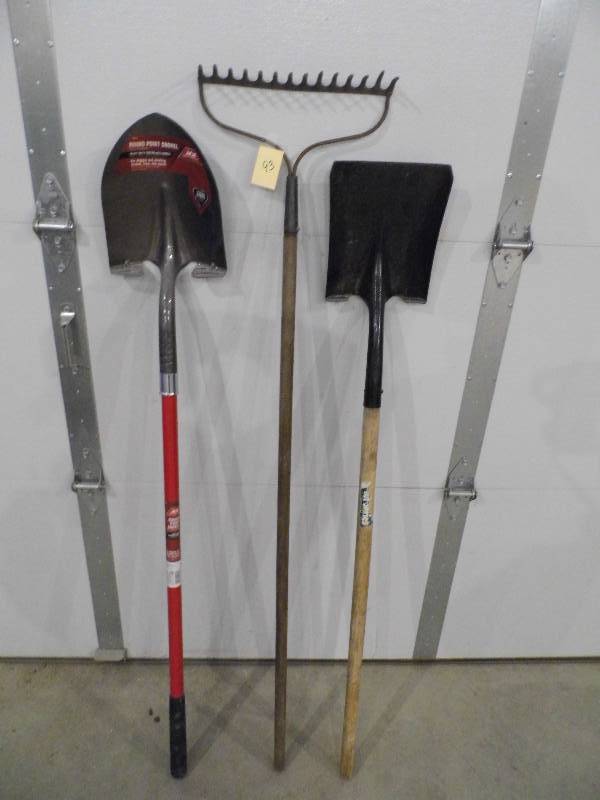 lot 93 image: Assorted Yard Tools