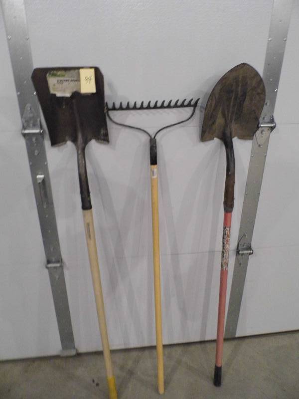 lot 94 image: Assorted Yard Tools