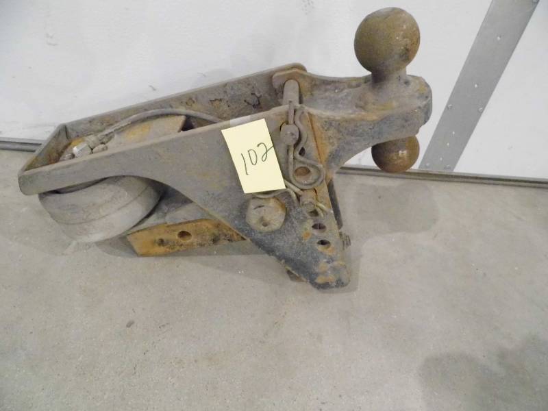 lot 102 image: Hitch