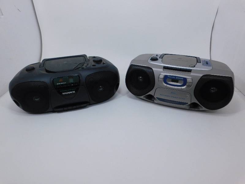lot 7 image: Lot of 2 Portable AMFM Cd Players