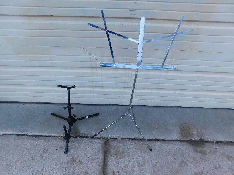 lot 9 image: The Hamilton No. 400-n Music Stand and Belmonte Stand