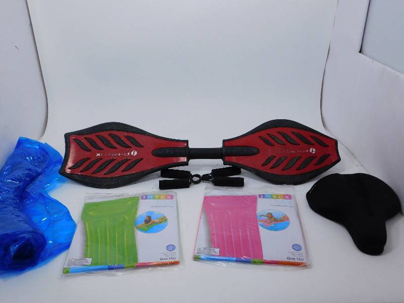 lot 13 image: Outdoor Items
