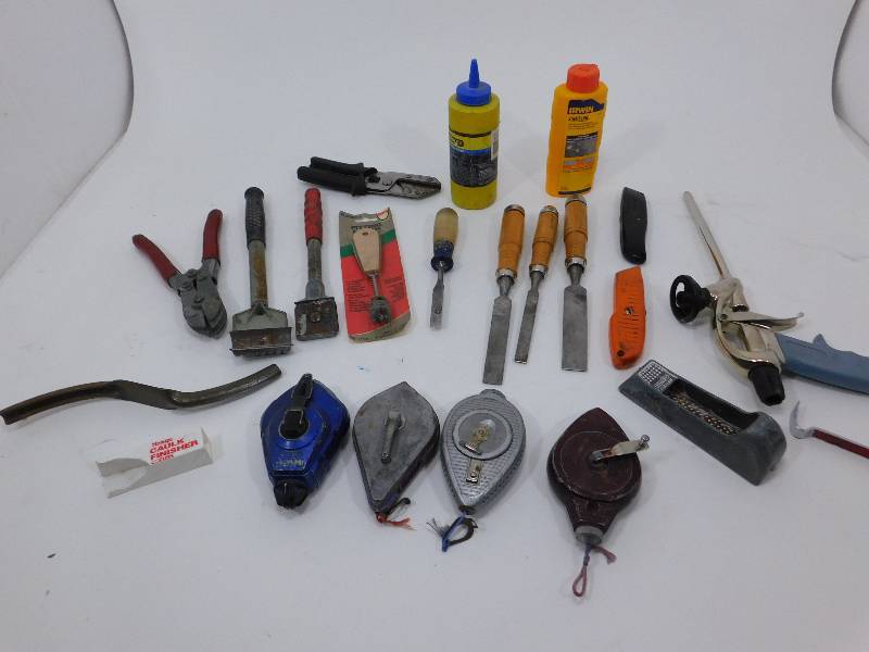 lot 15 image: Lot of Small Tools