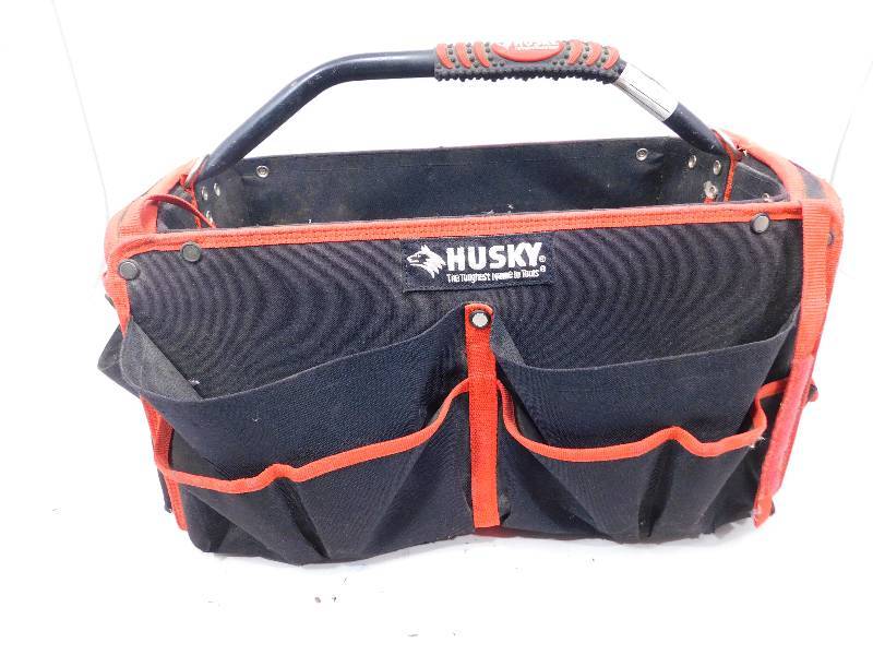 lot 17 image: Husky Tool Box
