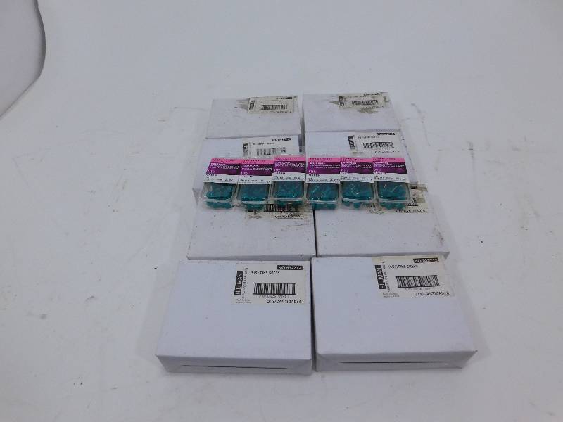lot 32 image: Lot of Thumb Tacks