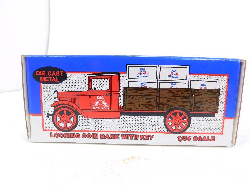 lot 70 image: Ertl 1931 Hawkeye Crate Bank