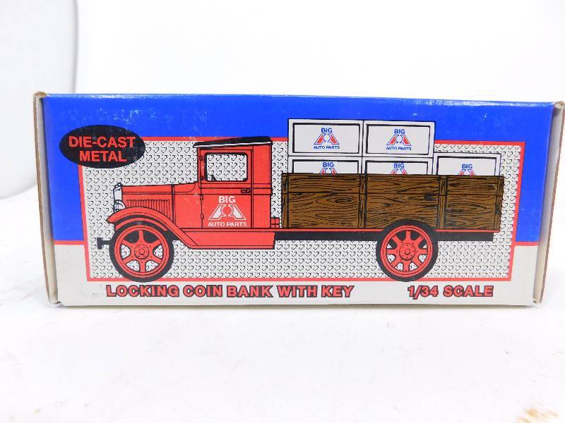 lot 71 image: Ertl 1931 Hawkeye Crate Bank