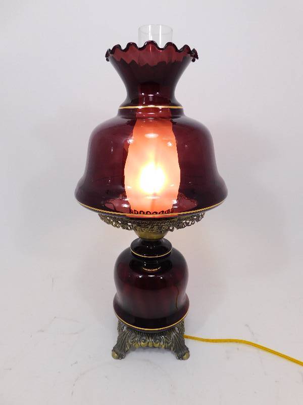lot 90 image: Lamp