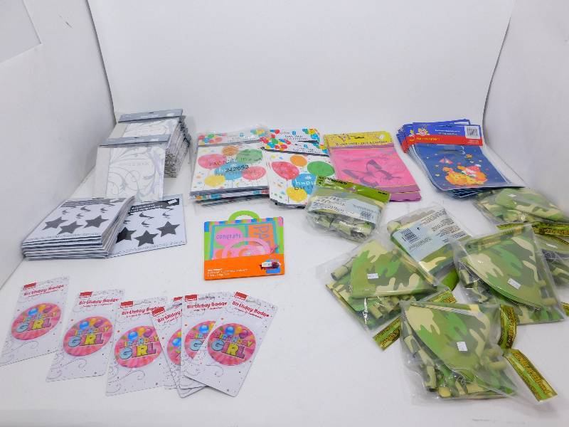 lot 47 image: Lot of Party Supplies