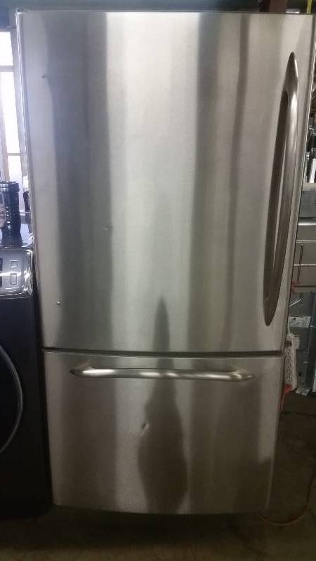 GE Stainless Steel Bottom Freezer Fridge