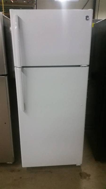 GE Whte Top Freezer Fridge
