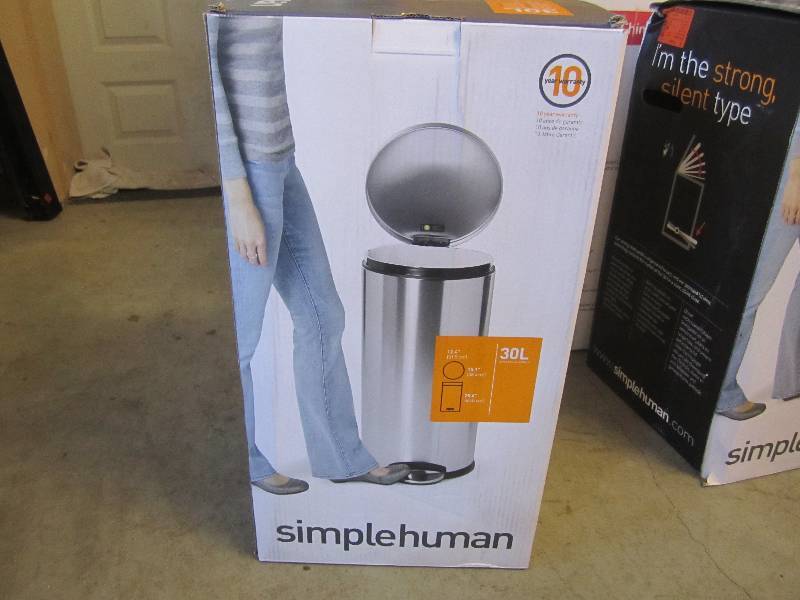 lot 7 image: Stainless Steel 30 Liter Round Step...