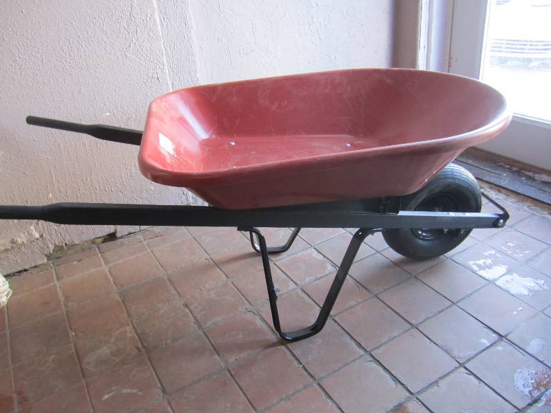 lot 11 image: Wheelbarrow with Poly Tub ...