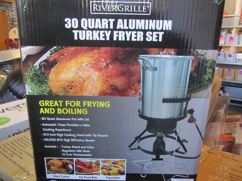 lot 15 image: 30 Quart Aluminum Turkey Fryer Set ...