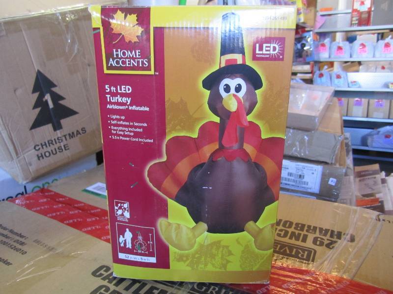 lot 17 image: 5 Foot LED Lightup Inflatable Turke...