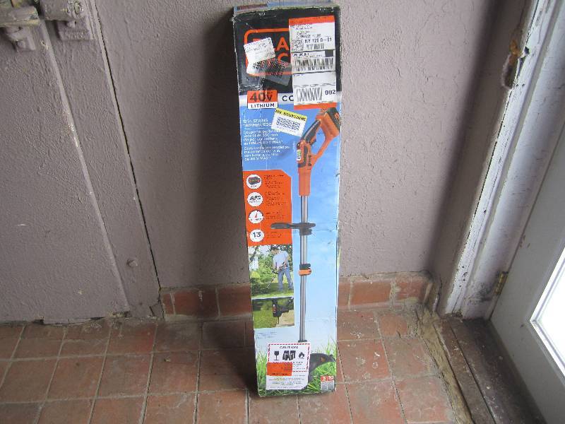 lot 37 image: Black & Decker 40 Volt Max Lithium ...