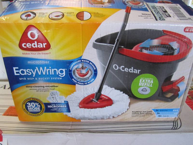 lot 44 image: O Cedar Easy Wring Spin Mop Kit Ope...