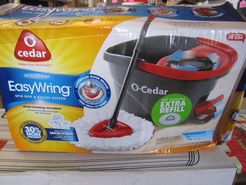 lot 47 image: O Cedar Easy Wring Spin Mop Kit Ope...