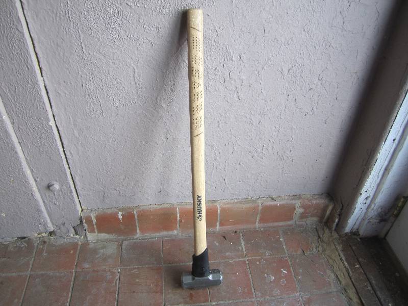 lot 57 image: Husky 6 pound Sledge Hammer with Hi...