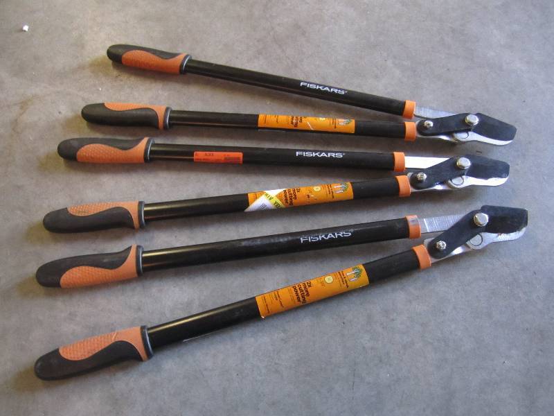 lot 62 image: Lot of 3 Fiskars 28 Power Lever Lo...